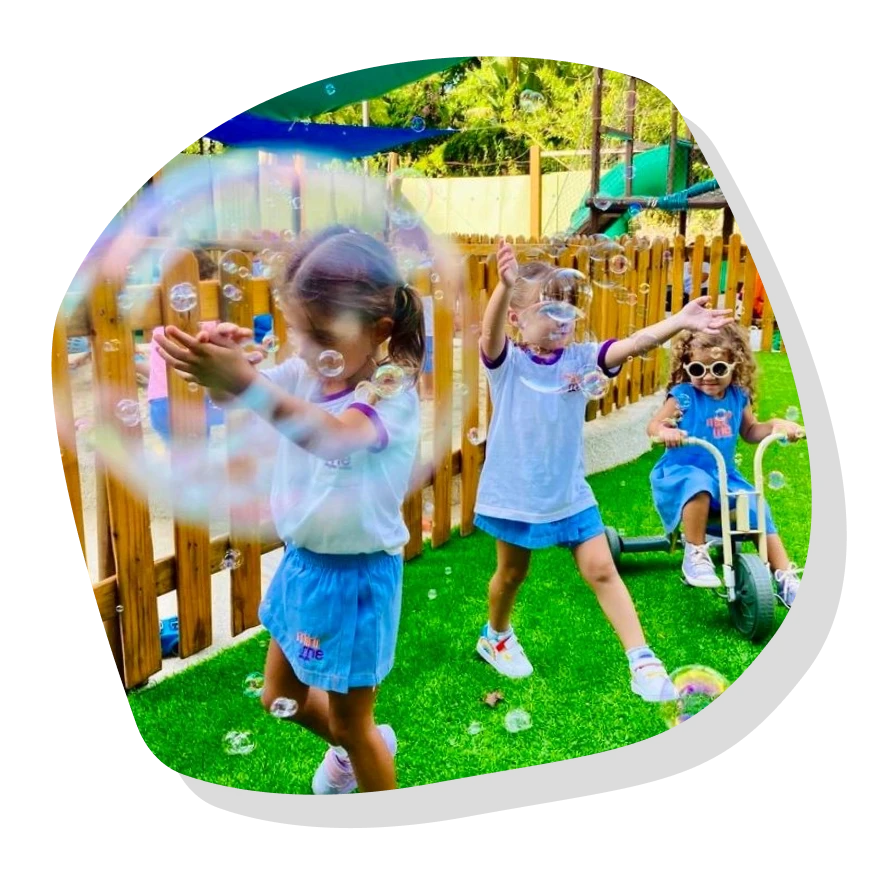 Crianãs brincando no Minime